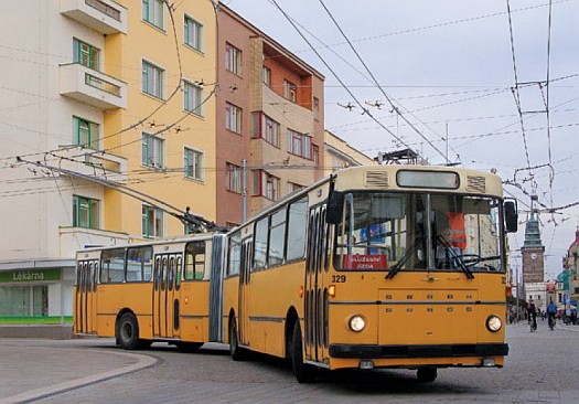 Historick trolejbus koda Sanos